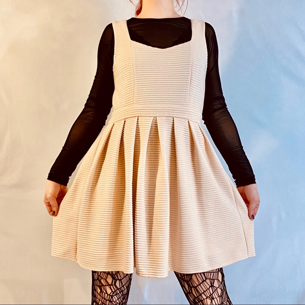 Angl Brand Cream Babydoll Dress w Heart Cut Out size Large